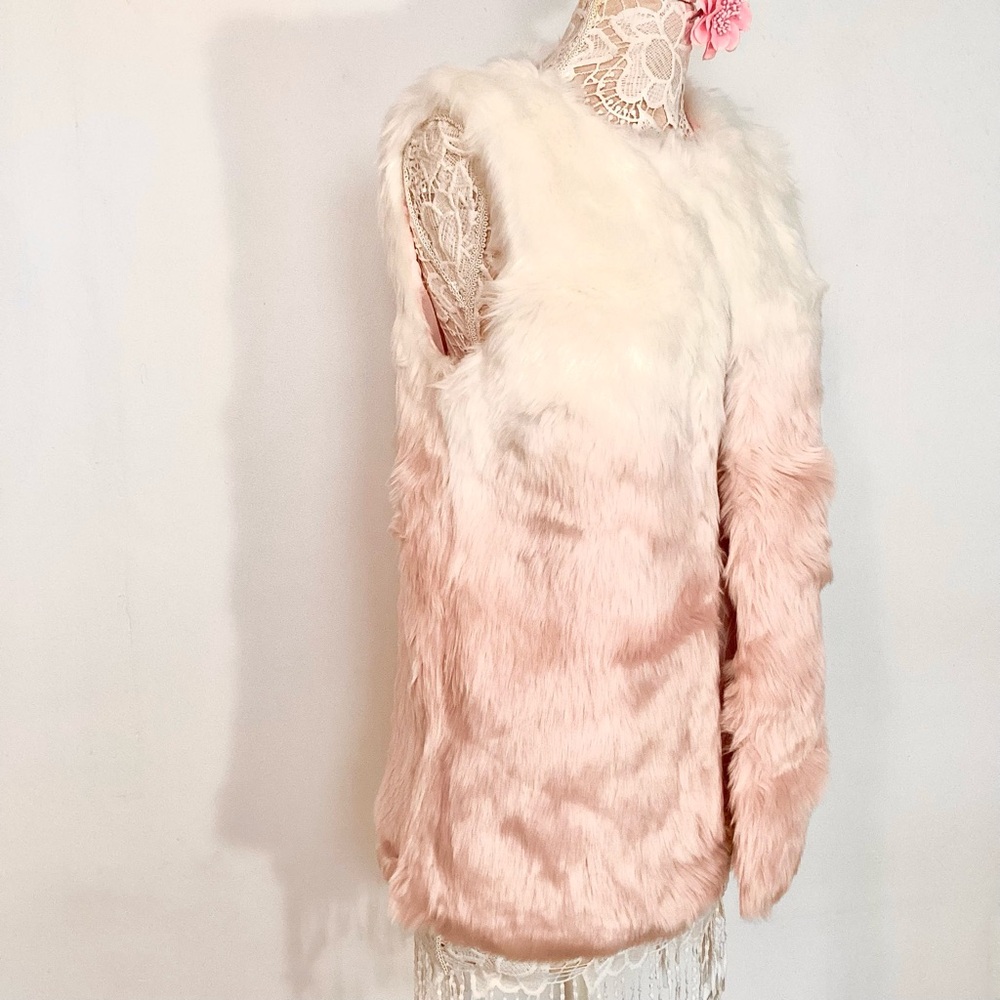 Faux Fur Vest and scarf in White and Pink - Picture 3 of 6